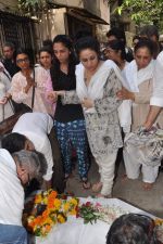 at Bollywood Photographer Jagdish Mali_s funeral in Mumbai on 13th May 2013 (51).JPG
